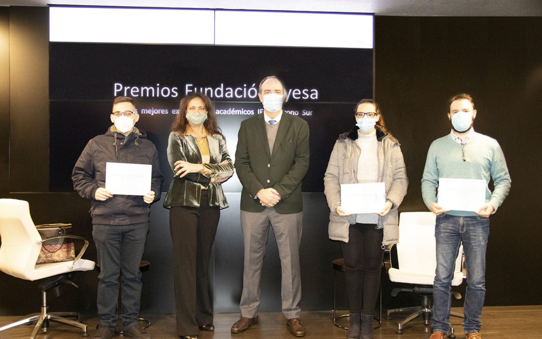 Entrega de los Premios Fundación Ayesa a los mejores expedientes académicos del IES Polígono Sur